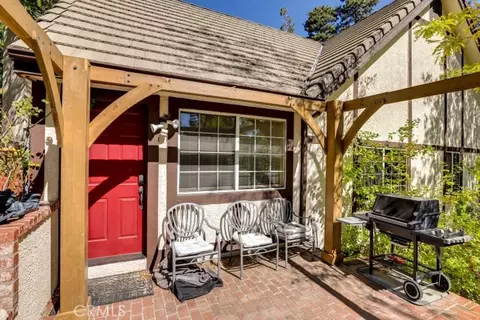 Exterior - 196 Hillcrest Ct, Lake Arrowhead, CA 92352 photo 6 of 12