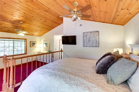 Bedroom - 196 Hillcrest Ct, Lake Arrowhead, CA 92352 photo 2 of 7