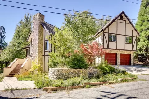 Exterior - 196 Hillcrest Ct, Lake Arrowhead, CA 92352 photo 2 of 12
