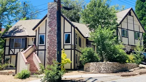 196 Hillcrest Ct, Lake Arrowhead, CA 92352