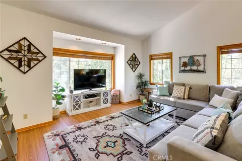 Living - 196 Hillcrest Ct, Lake Arrowhead, CA 92352 photo 1 of 3