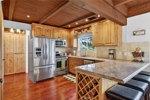 Kitchen - 1341 Calgary Dr, Lake Arrowhead, CA 92352 photo 1 of 3