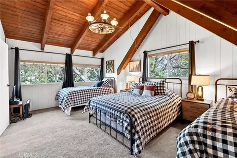 Bedroom - 1341 Calgary Dr, Lake Arrowhead, CA 92352 photo 8 of 10