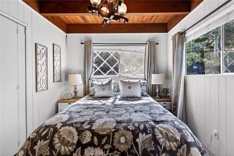 Bedroom - 1341 Calgary Dr, Lake Arrowhead, CA 92352 photo 1 of 10