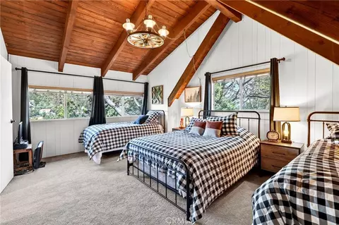 Bedroom - 1341 Calgary Dr, Lake Arrowhead, CA 92352 photo 9 of 10