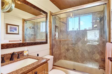 Bath - 1341 Calgary Dr, Lake Arrowhead, CA 92352 photo 2 of 3