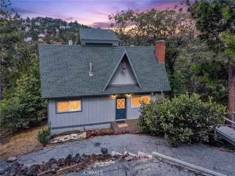1341 Calgary Dr, Lake Arrowhead, CA 92352