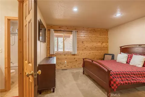 Bedroom - 166 N Teakwood Dr, Big Bear Lake, CA 92315 photo 4 of 10