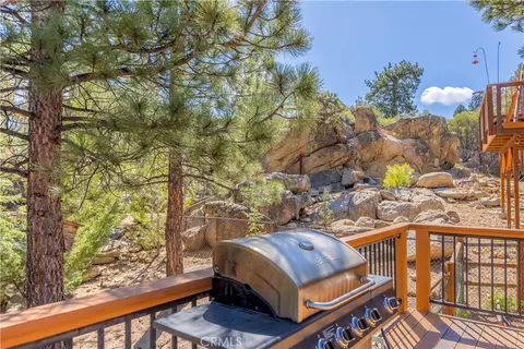 Exterior - 166 N Teakwood Dr, Big Bear Lake, CA 92315 photo 5 of 10