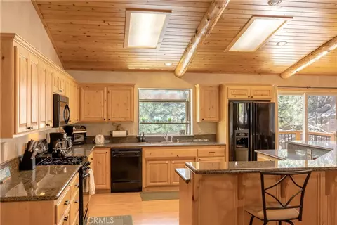 Kitchen - 166 N Teakwood Dr, Big Bear Lake, CA 92315 photo 3 of 4