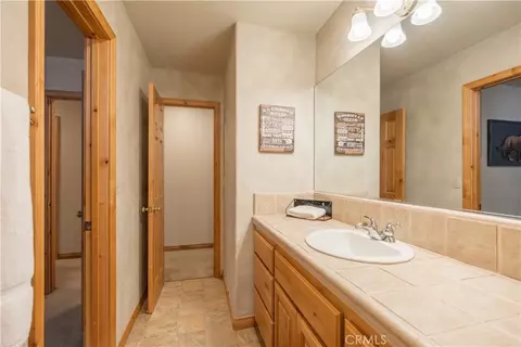 Bath - 166 N Teakwood Dr, Big Bear Lake, CA 92315 photo 5 of 6