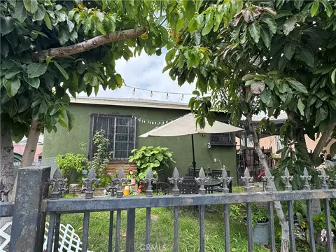 5121 E 60th St, Maywood, CA 90270