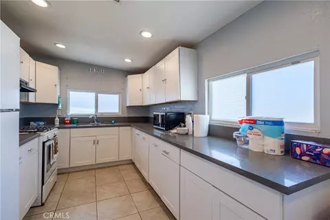 Kitchen - 1434 Mesa, Barstow, CA 92311 photo 2 of 2