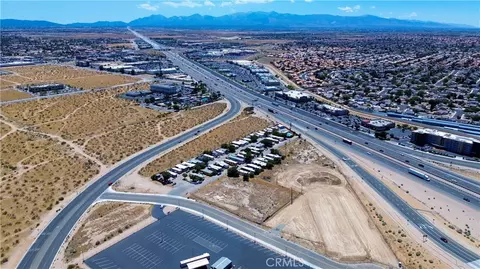 1 Locust Rd, Hesperia, CA 92345