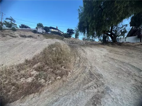 20254 Westpoint Dr, Riverside, CA 92507 photo 2