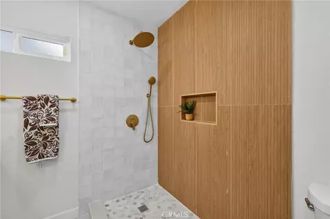 Bath - 7938 Chantry Ave, Fontana, CA 92336 photo 4 of 4