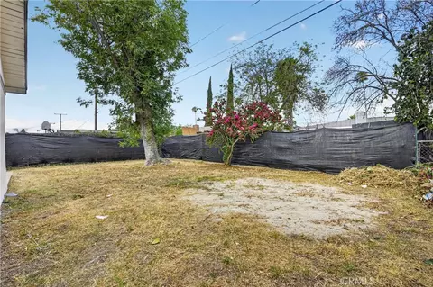 Exterior - 7938 Chantry Ave, Fontana, CA 92336 photo 6 of 7