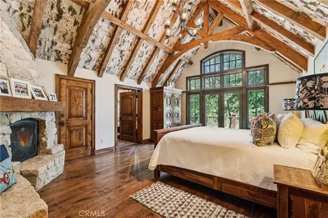 Bedroom - 27596 High Knl, Lake Arrowhead, CA 92352 photo 1 of 9
