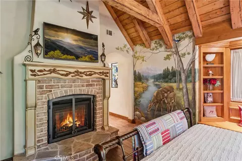 Bedroom - 27596 High Knl, Lake Arrowhead, CA 92352 photo 9 of 9
