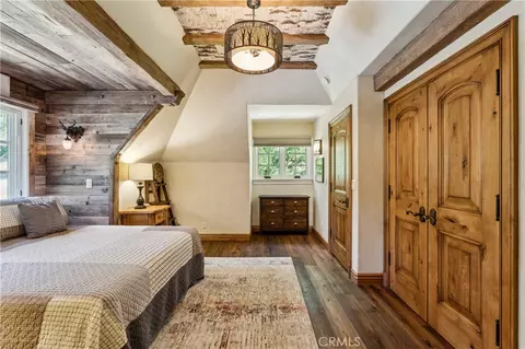 Bedroom - 27596 High Knl, Lake Arrowhead, CA 92352 photo 5 of 9