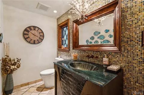 Bath - 27596 High Knl, Lake Arrowhead, CA 92352 photo 1 of 7