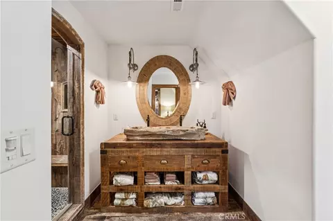 Bath - 27596 High Knl, Lake Arrowhead, CA 92352 photo 4 of 7