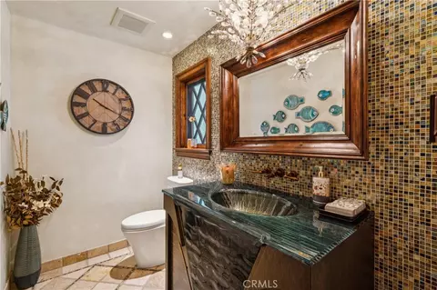 Bath - 27596 High Knl, Lake Arrowhead, CA 92352 photo 1 of 7