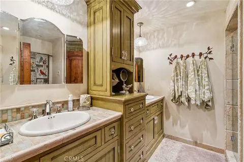 Bath - 27596 High Knl, Lake Arrowhead, CA 92352 photo 7 of 7