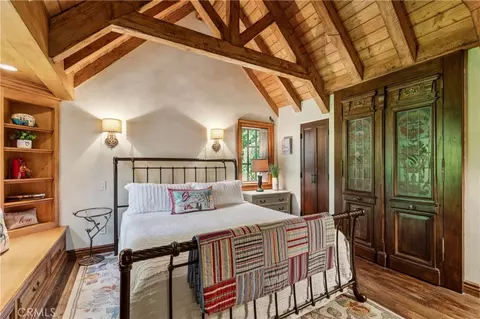 Bedroom - 27596 High Knl, Lake Arrowhead, CA 92352 photo 8 of 9