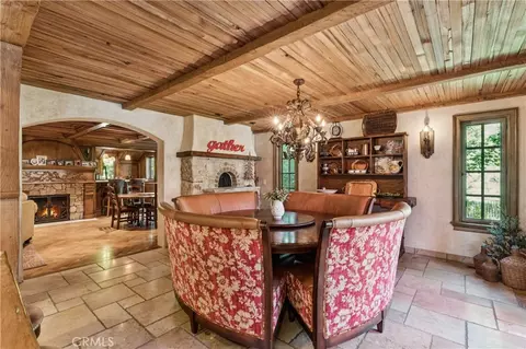 Dining - 27596 High Knl, Lake Arrowhead, CA 92352 photo 2 of 4