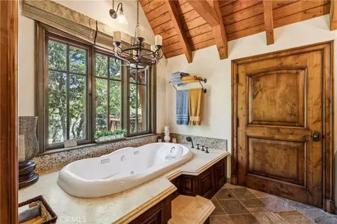 Bath - 27596 High Knl, Lake Arrowhead, CA 92352 photo 3 of 7