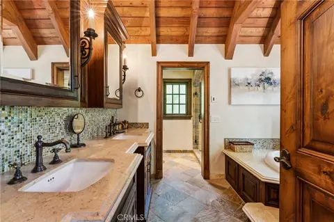 Bath - 27596 High Knl, Lake Arrowhead, CA 92352 photo 2 of 7