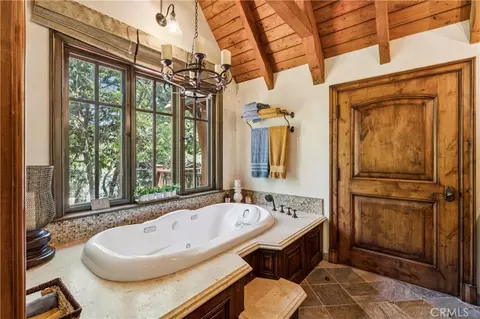 Bath - 27596 High Knl, Lake Arrowhead, CA 92352 photo 3 of 7