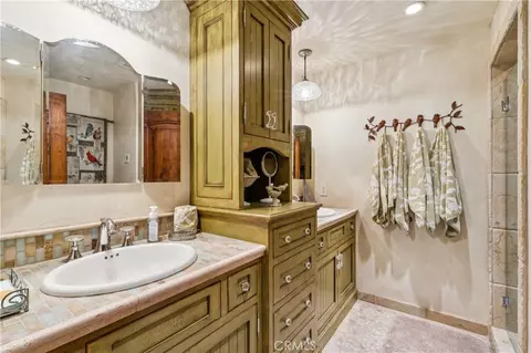 Bath - 27596 High Knl, Lake Arrowhead, CA 92352 photo 7 of 7