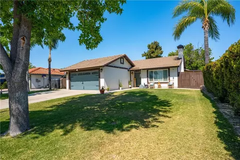 685 S Smoketree Ave, Rialto, CA 92376