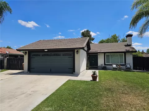 685 S Smoketree Ave S, Rialto, CA 92376