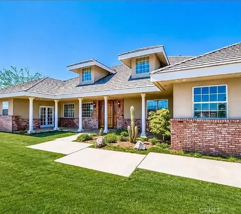 9126 Kittering Rd, Oak Hills, CA 92344