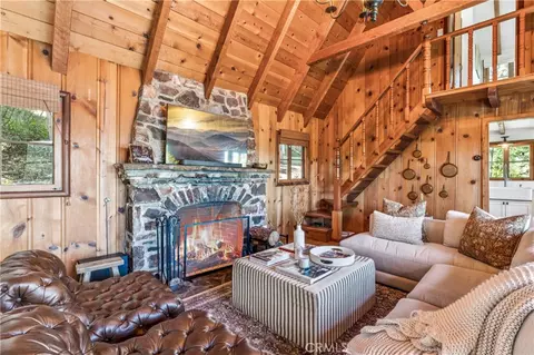 Living - 28901 Palisades Dr, Lake Arrowhead, CA 92352 photo 4 of 10