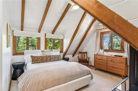Bedroom - 28901 Palisades Dr, Lake Arrowhead, CA 92352 photo 2 of 7