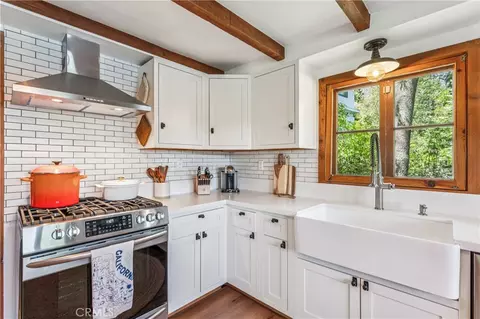 Kitchen - 28901 Palisades Dr, Lake Arrowhead, CA 92352 photo 2 of 4