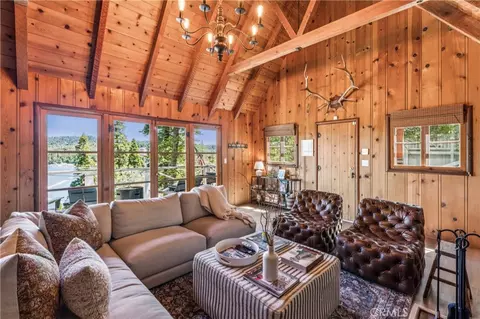 Living - 28901 Palisades Dr, Lake Arrowhead, CA 92352 photo 8 of 10