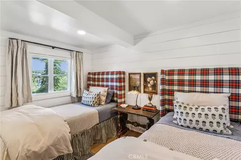 Bedroom - 28901 Palisades Dr, Lake Arrowhead, CA 92352 photo 7 of 7