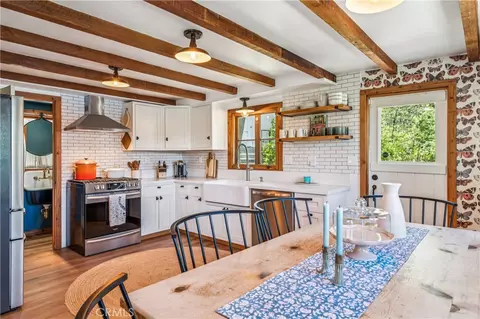 Kitchen - 28901 Palisades Dr, Lake Arrowhead, CA 92352 photo 3 of 4