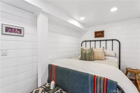 Bedroom - 28901 Palisades Dr, Lake Arrowhead, CA 92352 photo 5 of 7