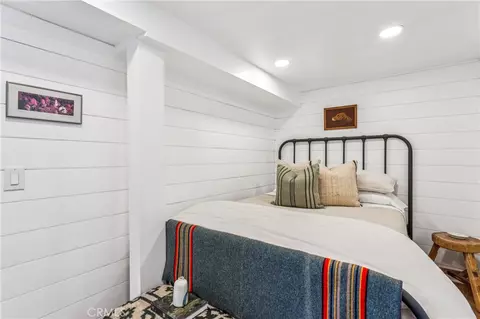 Bedroom - 28901 Palisades Dr, Lake Arrowhead, CA 92352 photo 5 of 7
