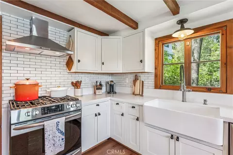 Kitchen - 28901 Palisades Dr, Lake Arrowhead, CA 92352 photo 2 of 5