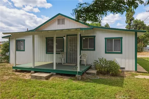 Exterior - 7888 Lankershim Ave, Highland, CA 92346 photo 6 of 9