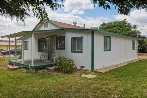 Exterior - 7888 Lankershim Ave, Highland, CA 92346 photo 7 of 9