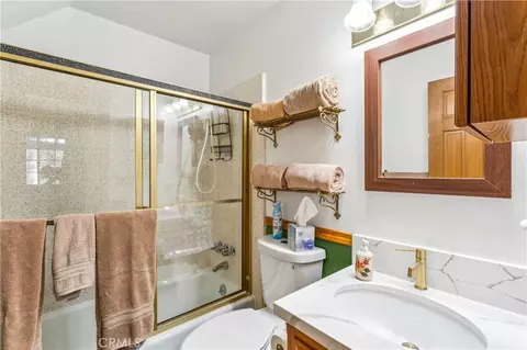 Bath - 24526 Horst Dr, Crestline, CA 92325 photo 3 of 3