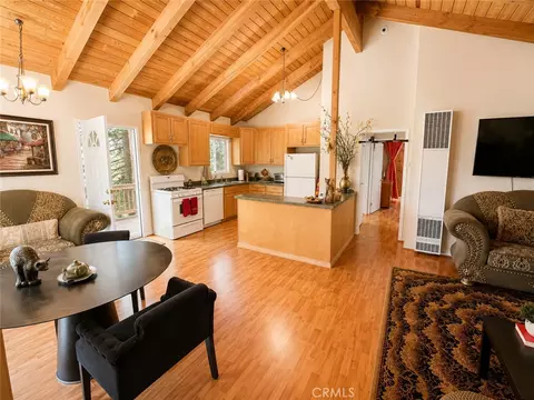 Kitchen - 23788 Zuger, Crestline, CA 92325 photo 3 of 3
